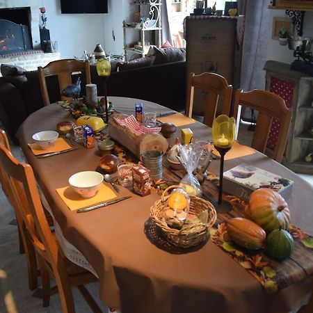 Au Gue Du Bois Bed & Breakfast Neuville-du-Poitou Екстериор снимка