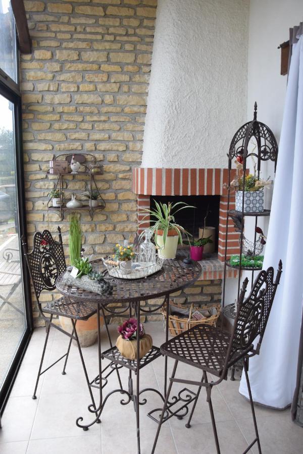 Au Gue Du Bois Bed & Breakfast Neuville-du-Poitou Екстериор снимка