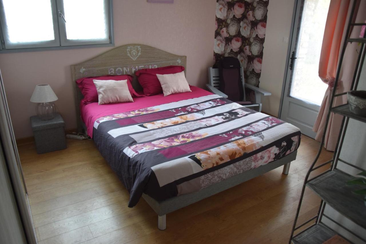 Au Gue Du Bois Bed & Breakfast Neuville-du-Poitou Екстериор снимка