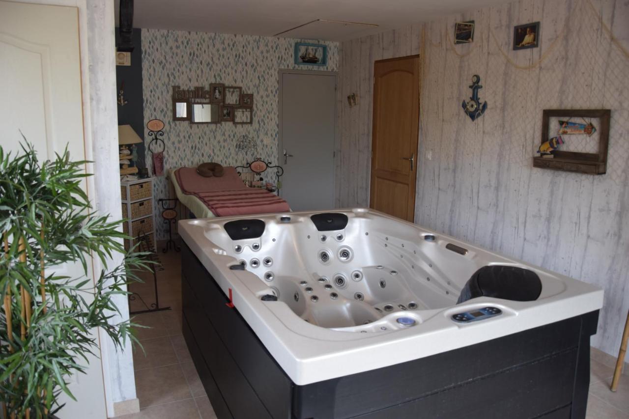 Au Gue Du Bois Bed & Breakfast Neuville-du-Poitou Екстериор снимка